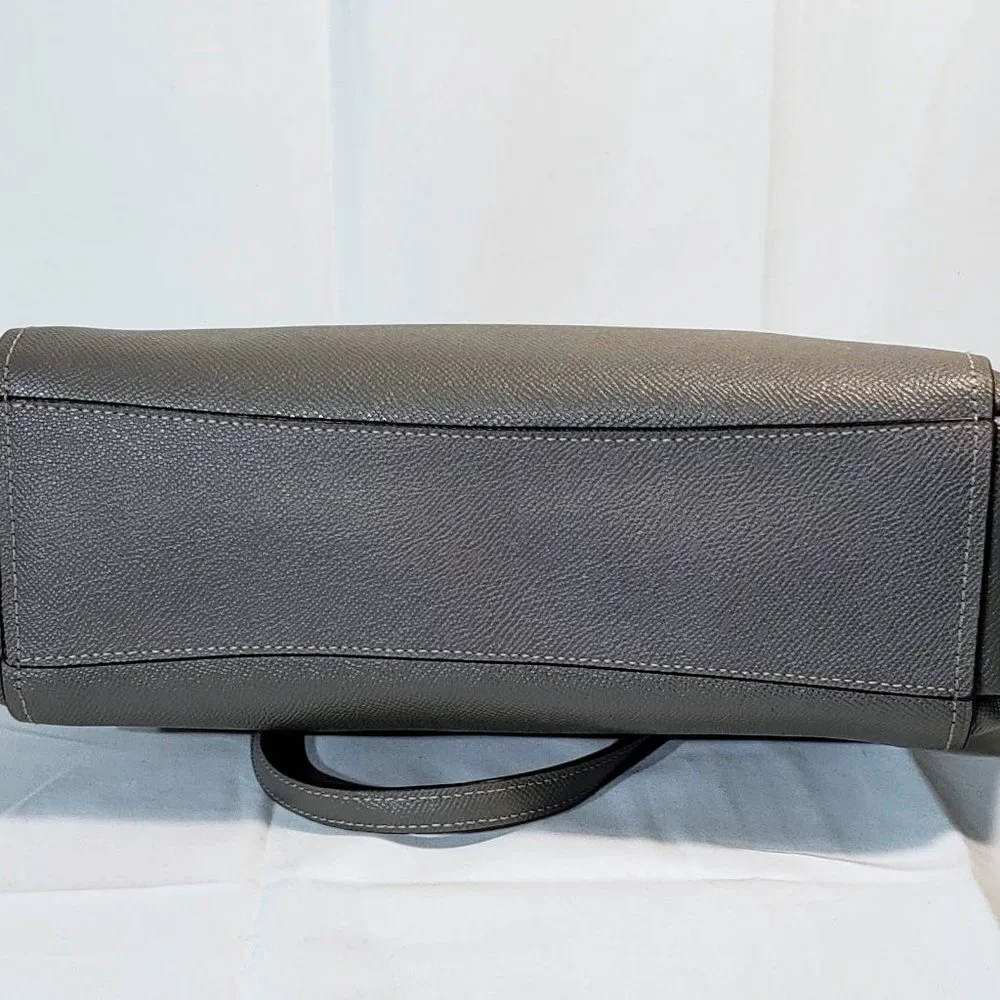 Coach-crossgrain Brook mini, carry all hand bag, like new. w/crossbody strap - Picture 7 of 14